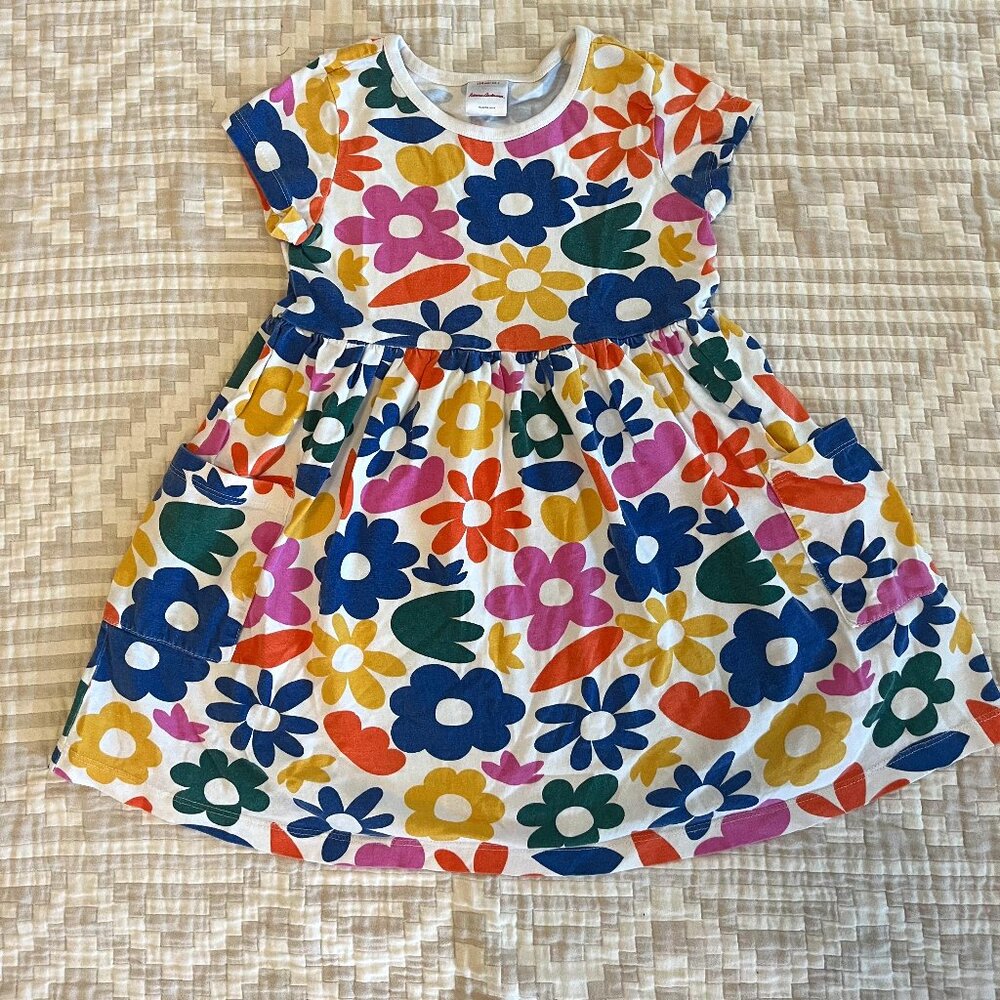 Hanna Andersson Multicolor Short Sleeved Flower Dress w/ Pockets, Kids Size 5
